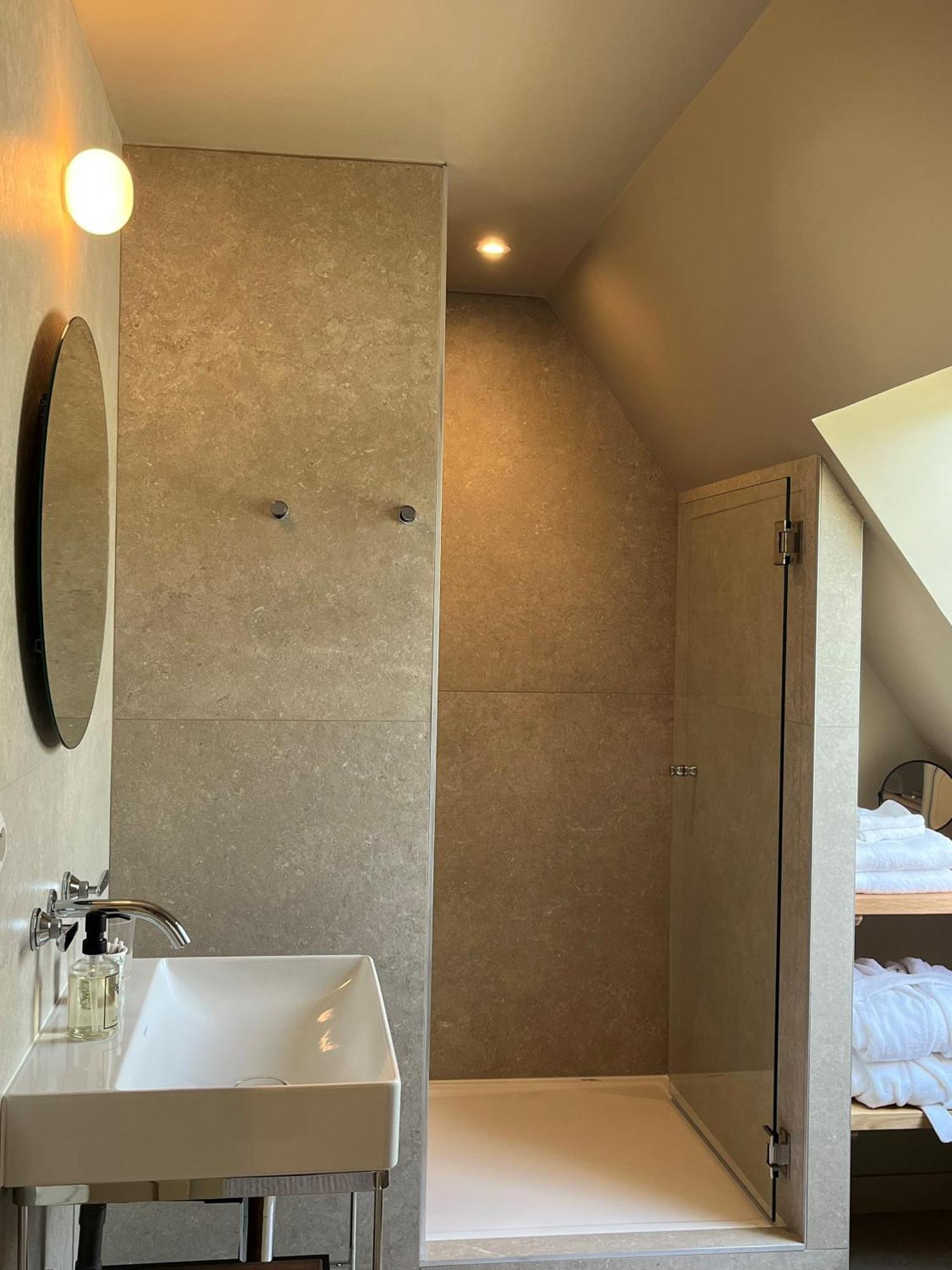 Hotel Les Pres Saint-Hilaire-le-Chatel ภายนอก รูปภาพ