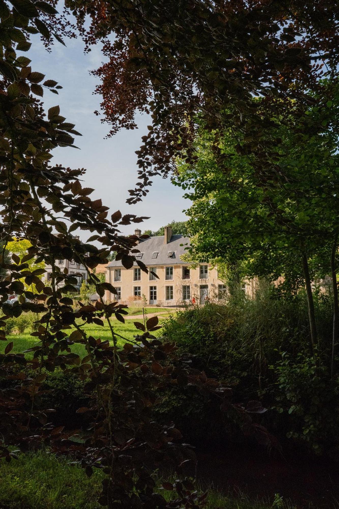 Hotel Les Pres Saint-Hilaire-le-Chatel ภายนอก รูปภาพ